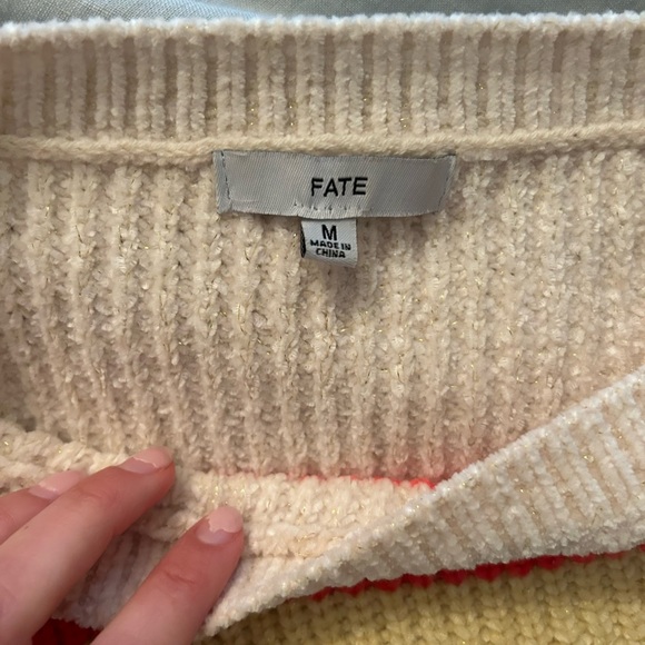 White chunk sweater with colorful stripes - Picture 2 of 4